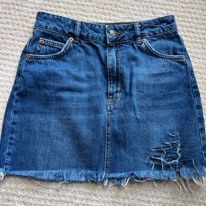 TOPSHOP raw hem denim mini skirt - size US 6/EUR 38